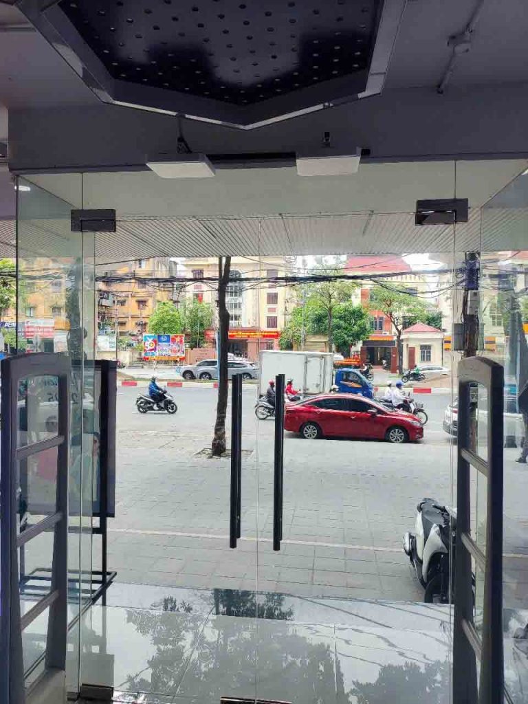 Hệ thống RFID được triển khai tại cửa hàng thời trang bởi 3TECH